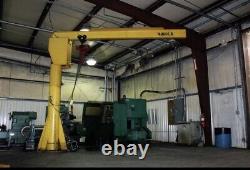 Heavy Duty 2 Ton Freestanding Jib Crane. Excellent Condition With 2 Ton Elec Hoist